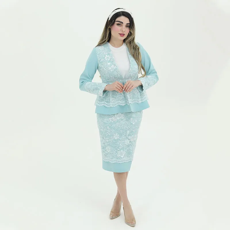 استایل مینیمال با ست کت و دامن آسمان